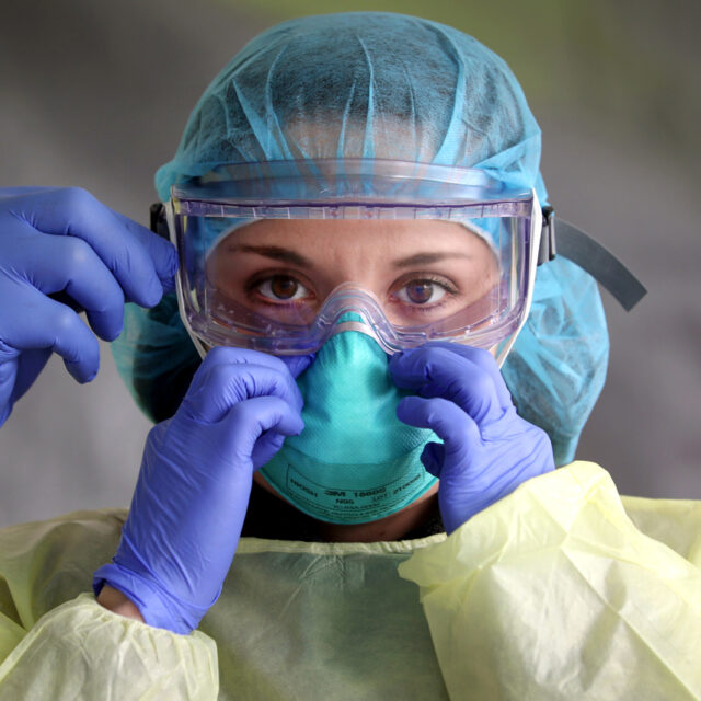 Новий коронавірус може інфікувати ваші очі, так само, як і дихальні шляхи