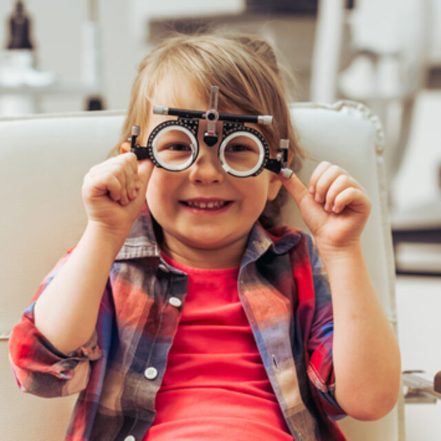 Кілька порад офтальмологам як полегшити та пришвидшити огляд дітей