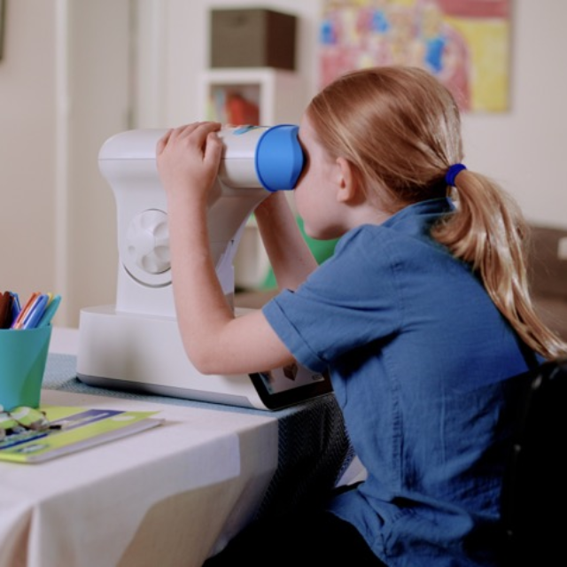 Терапія червоним світлом може зменшити щільність колбочок у дітей з міопією